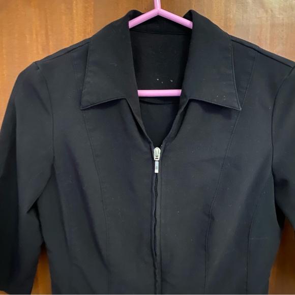 Accuwear Excel Black Esthetics Half Sleeve Zip Up Scrub Uniform Top with Pockets - Picture 3 of 4